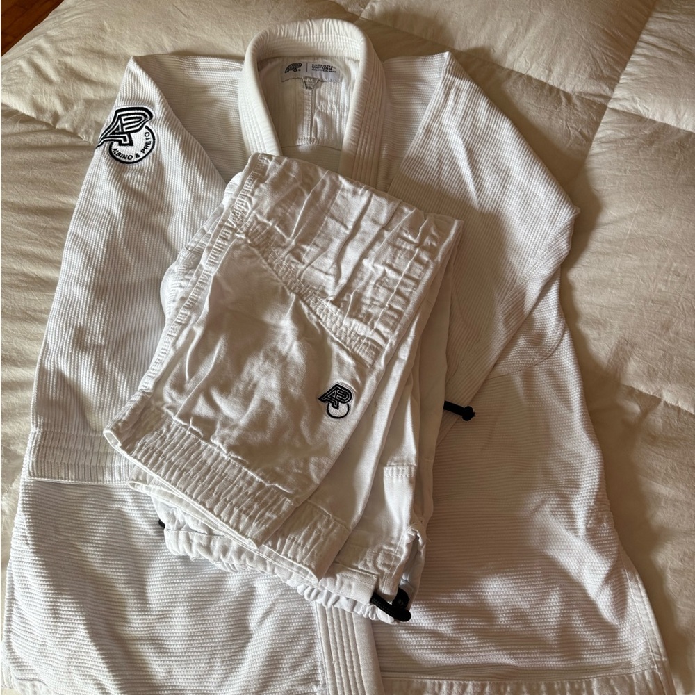 Albino & Preto Essential BJJ Gi